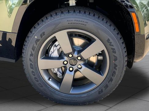 New 2026 Land Rover Defender 110 X-Dynamic SE AWD/4WD image 16