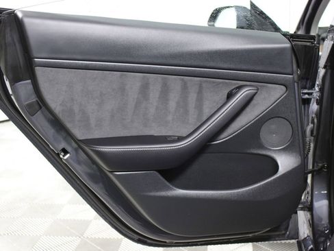 Used 2023 Tesla Model 3 Standard Range image 19