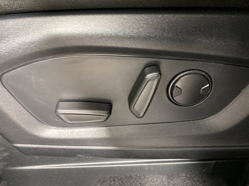 Used 2022 Ford Explorer XLT image 17