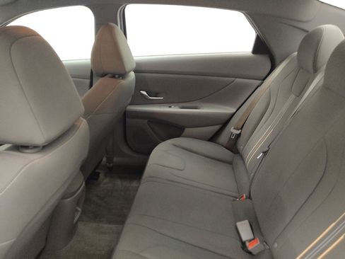 Used 2025 Hyundai Elantra SEL FWD image 18