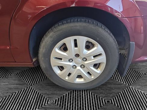 Used 2018 Dodge Grand Caravan SE FWD image 14