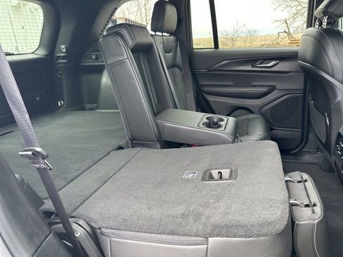 Used 2025 Jeep Grand Cherokee Altitude image 50