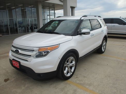 Used 2014 Ford Explorer Limited w/ Equipment Group 301A FWD image 2
