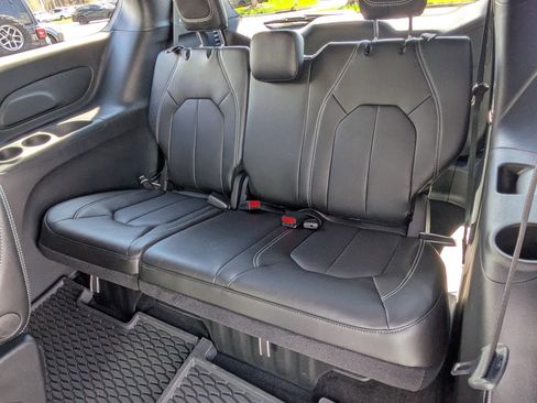 New 2026 Chrysler Pacifica Select FWD image 24