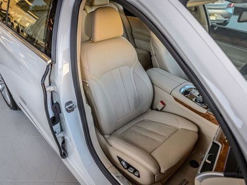 Used 2018 BMW 740i image 47