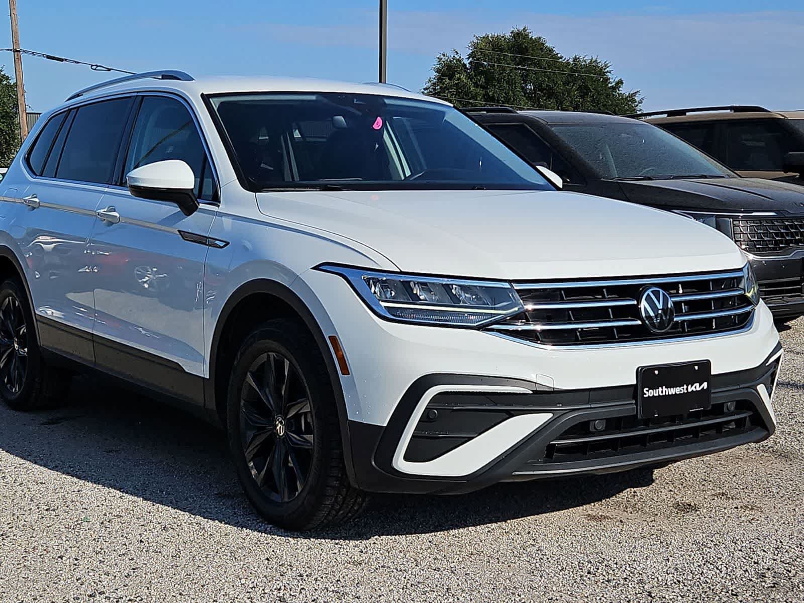 Used 2024 Volkswagen Tiguan SE AWD/4WD image 8