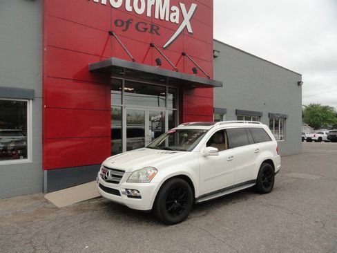 Used 2011 Mercedes-Benz GL 450 4MATIC image 1