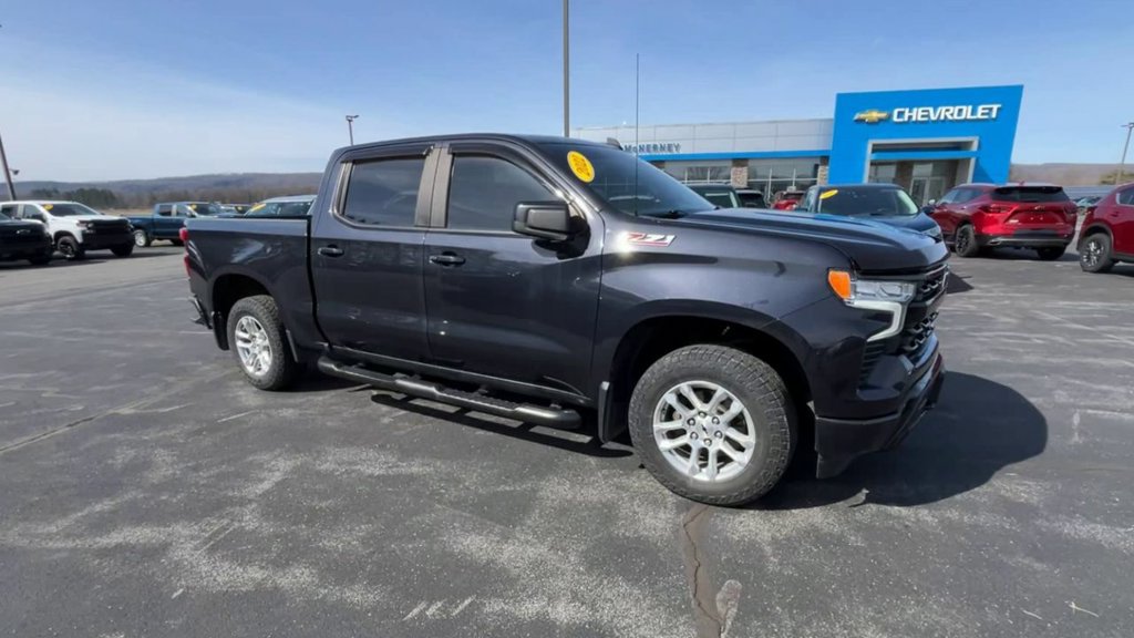 Used 2022 Chevrolet Silverado 1500 RST AWD/4WD image 2
