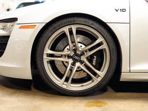 Used 2011 Audi R8 V10 image 43