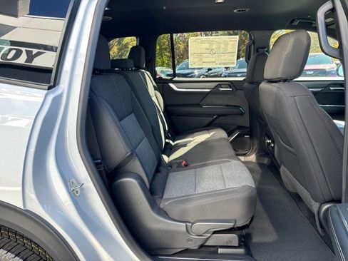 New 2026 GMC Acadia Elevation image 38