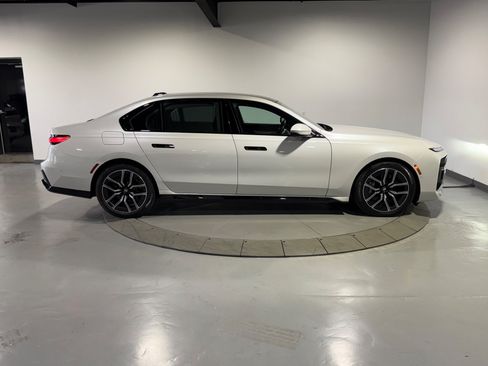Used 2023 BMW 760i xDrive w/ Executive Package AWD/4WD image 12