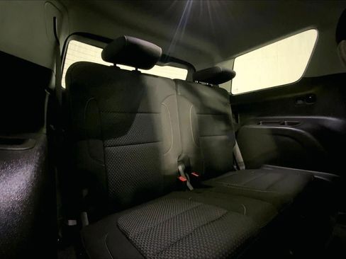 Used 2023 GMC Acadia SLE w/ Driver Convenience Package image 24