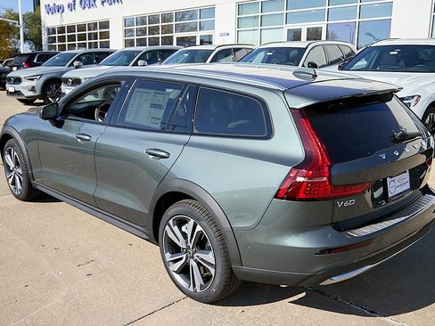 New 2026 Volvo V60 B5 Cross Country Plus w/ Climate Package image 7