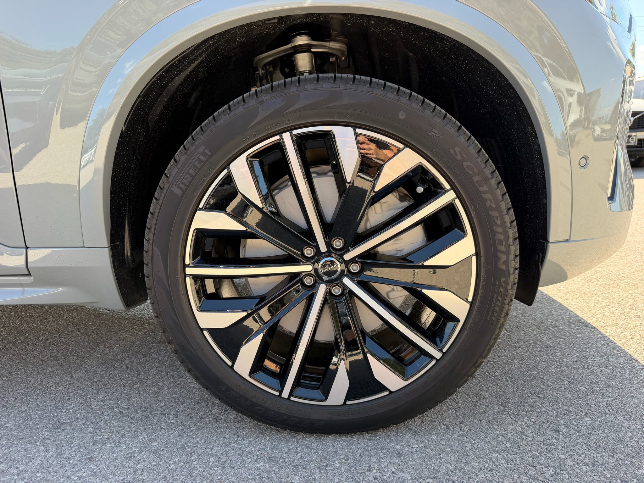 New 2027 Volvo XC90 T8 Plus AWD/4WD image 7