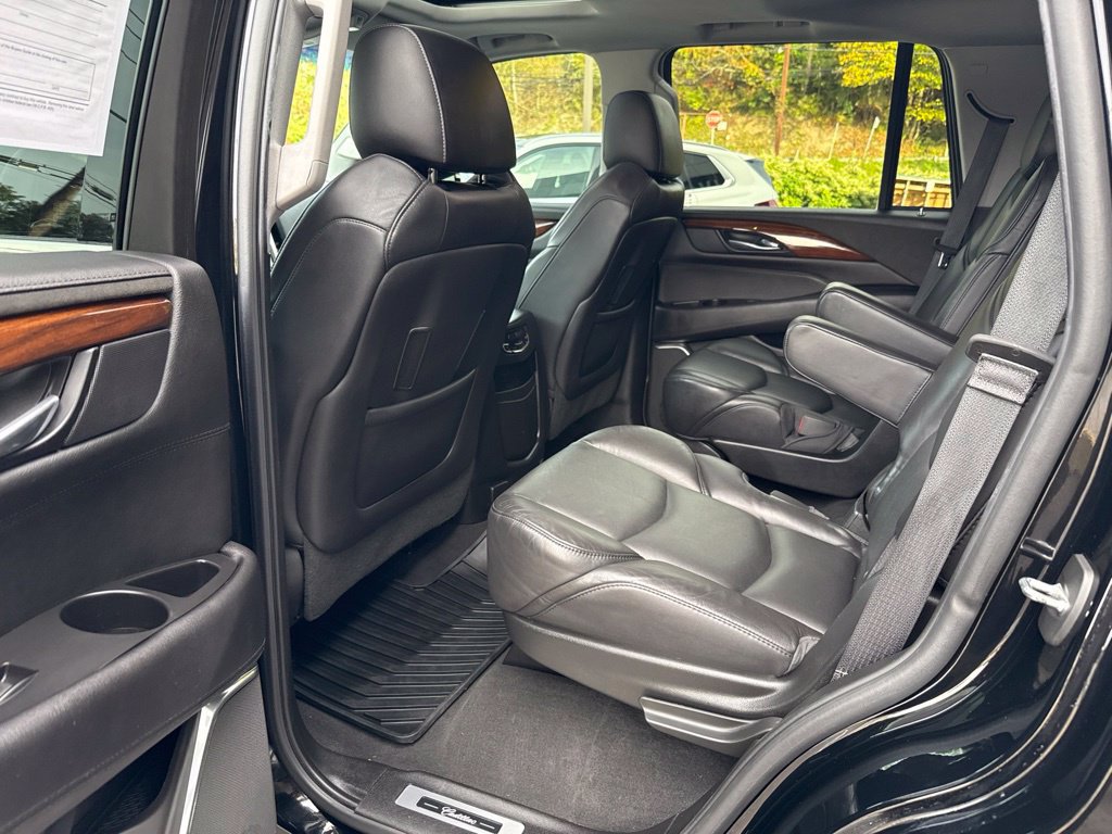 Used 2018 Cadillac Escalade Luxury AWD/4WD image 23