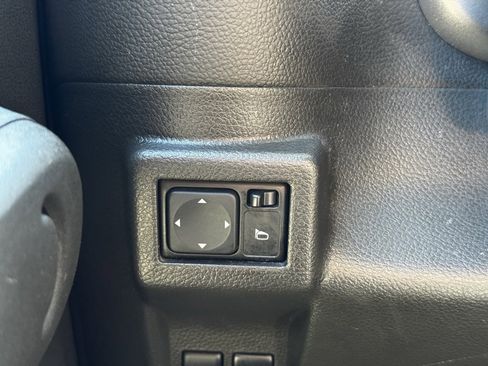 Used 2009 Nissan Cube 1.8 S w/ Interior Illumination Pkg image 22