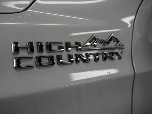 Used 2024 Chevrolet Tahoe High Country AWD/4WD image 4