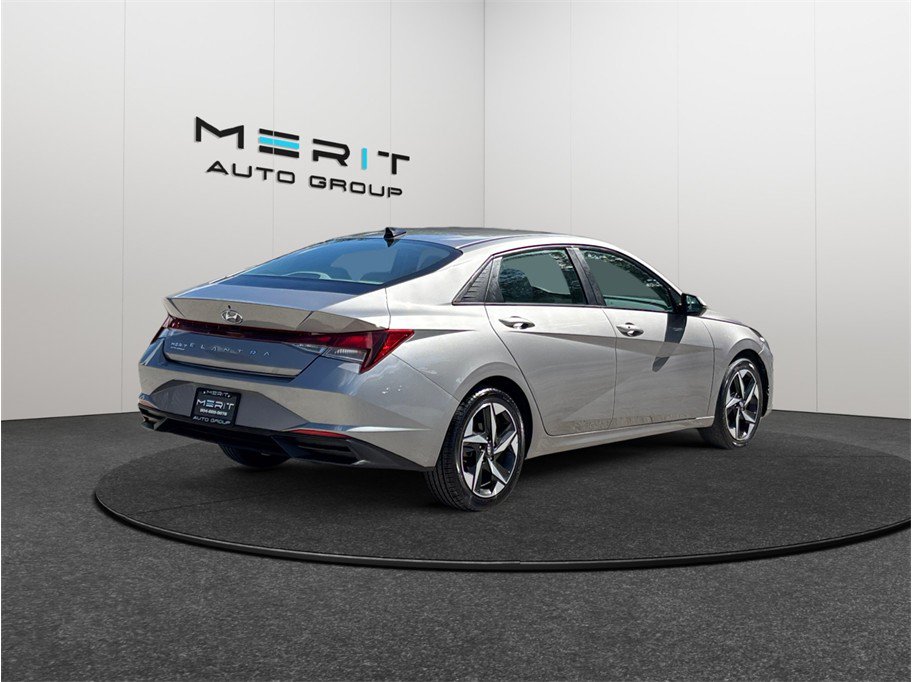 Used 2023 Hyundai Elantra SEL w/ Convenience Package FWD image 9