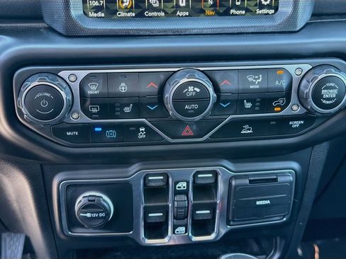 Used 2023 Jeep Wrangler Unlimited Sahara w/ Cold Weather Group AWD/4WD image 18