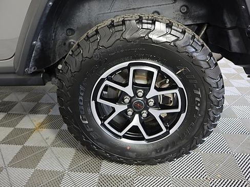 Used 2023 Jeep Wrangler Unlimited Rubicon w/ Cold Weather Group image 16