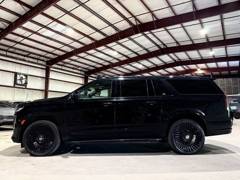 Used 2021 Cadillac Escalade ESV Premium Luxury w/ LPO, Illumination Package AWD/4WD image 8