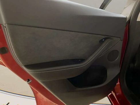 Used 2024 Tesla Model Y 2WD image 40