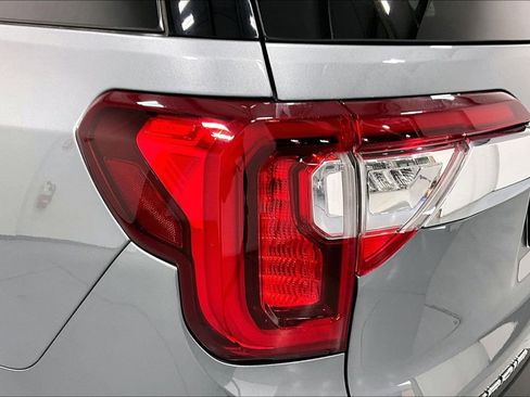Used 2023 GMC Acadia SLT w/ Preferred Package FWD image 38