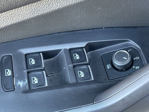 Used 2024 Volkswagen Jetta SE image 12