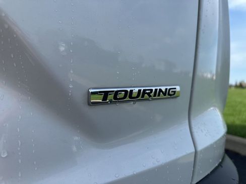 Used 2020 Honda CR-V Touring image 4