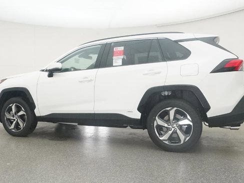 New 2025 Toyota RAV4 SE image 12