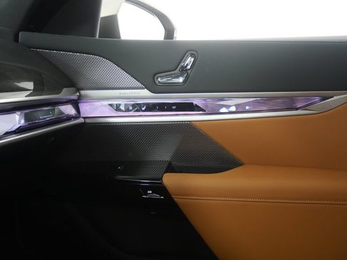 Certified 2025 BMW 740i RWD image 25