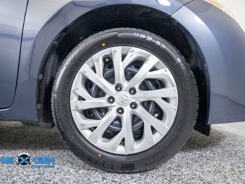 Used 2018 Toyota Corolla LE FWD image 42