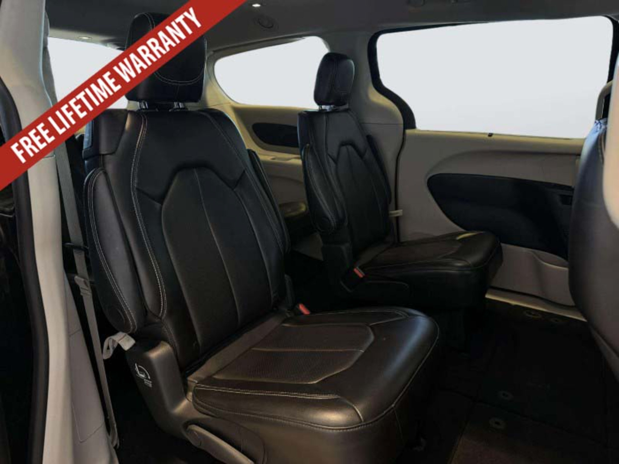 Used 2024 Chrysler Pacifica Touring-L FWD image 35