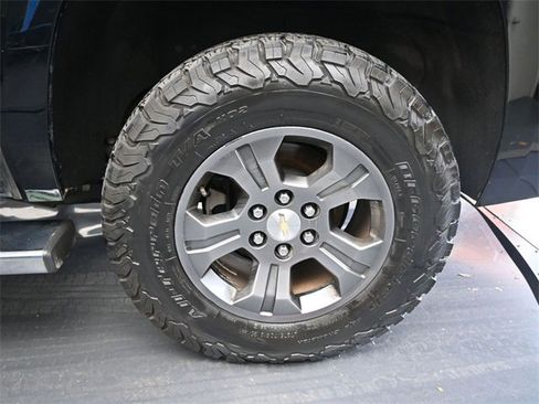 Used 2016 Chevrolet Suburban LT image 16