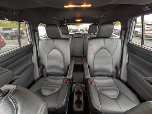 Used 2023 Toyota Highlander XSE AWD/4WD image 21