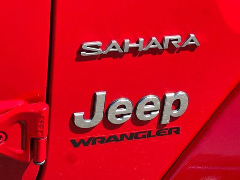 Used 2023 Jeep Wrangler Unlimited Sahara AWD/4WD image 29