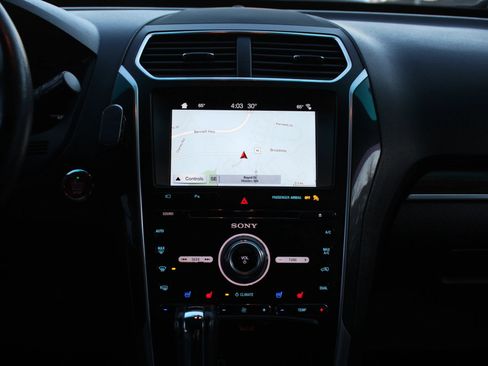 Used 2017 Ford Explorer Limited image 25