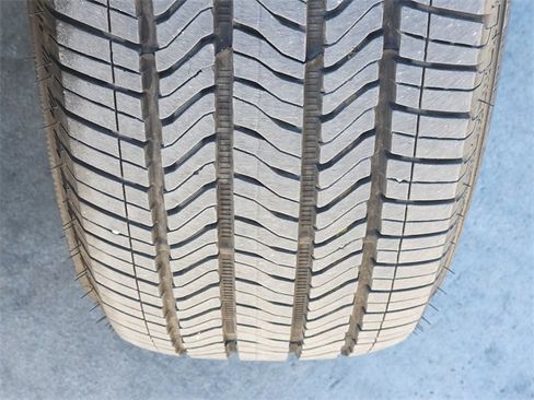 Used 2025 Chevrolet Traverse LT image 11