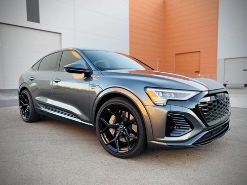 Used 2024 Audi Q8 e-tron Premium image 1