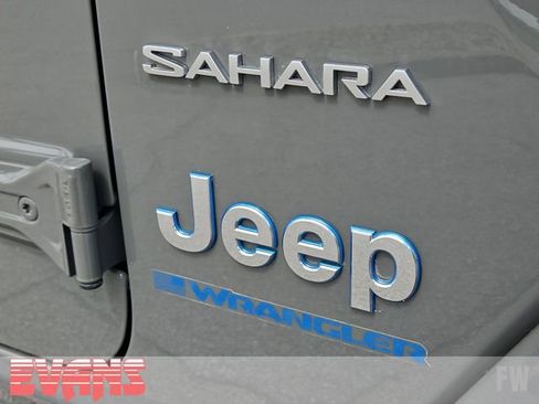 Used 2023 Jeep Wrangler Unlimited Sahara w/ Cold Weather Group AWD/4WD image 3