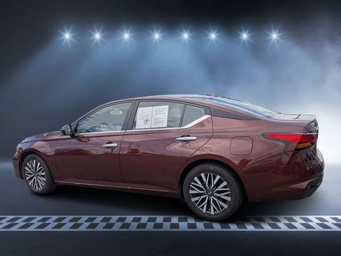 Used 2025 Nissan Altima 2.5 SV FWD image 5