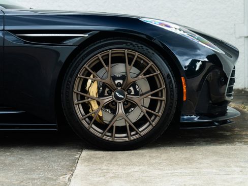 Used 2024 Aston Martin DB12 Coupe RWD image 33
