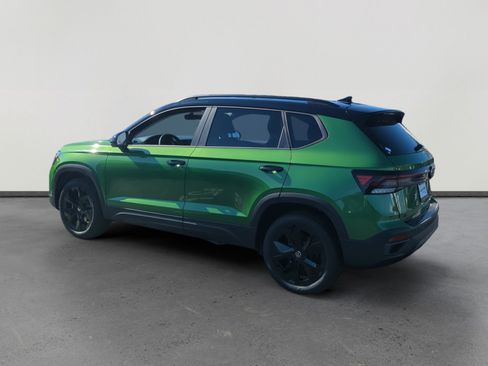 New 2026 Volkswagen Taos SE image 3