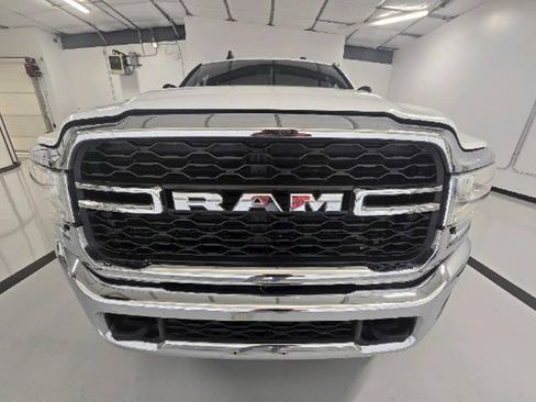 Used 2024 RAM 2500 Tradesman w/ Chrome Appearance Group AWD/4WD image 3