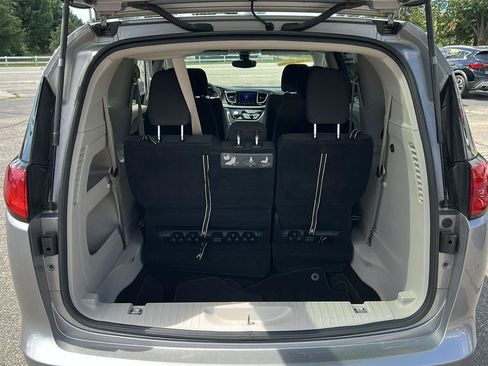 Used 2017 Chrysler Pacifica Touring FWD image 24