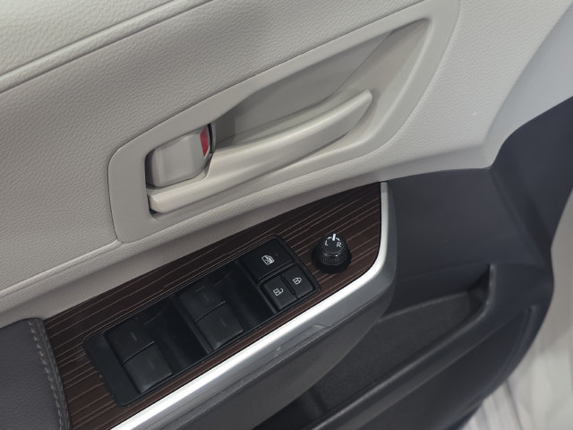 Used 2024 Toyota Sienna LE FWD image 11