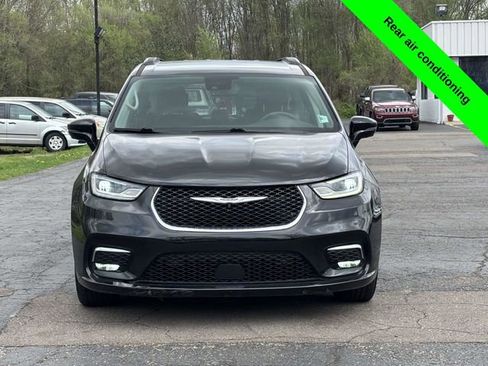 Used 2022 Chrysler Pacifica Touring-L w/ Uconnect Theater Family Group FWD image 35