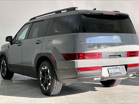 Used 2024 Hyundai Santa Fe SEL image 2