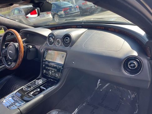 Used 2019 Jaguar XJ AWD image 13