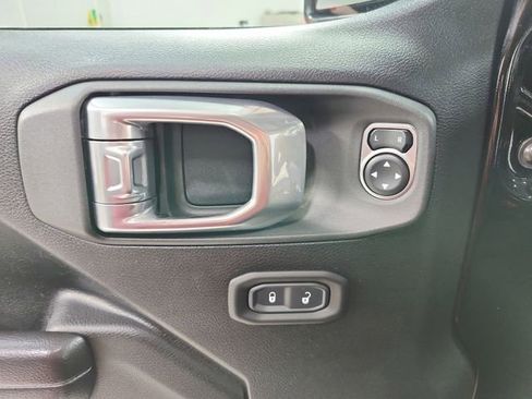 Used 2021 Jeep Wrangler Unlimited Sport image 32